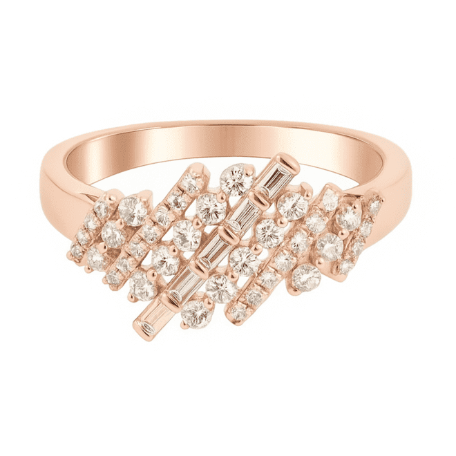 خاتم روزغولد 18 عيار مزين بألماس راوند وباغيت بتصميم هندسي عصري؛ 18K rose-gold ring set with round and baguette diamonds in a modern geometric design; Кольцо из розового золота 18К с бриллиантами раунд и багет в современном геометрическом стиле.