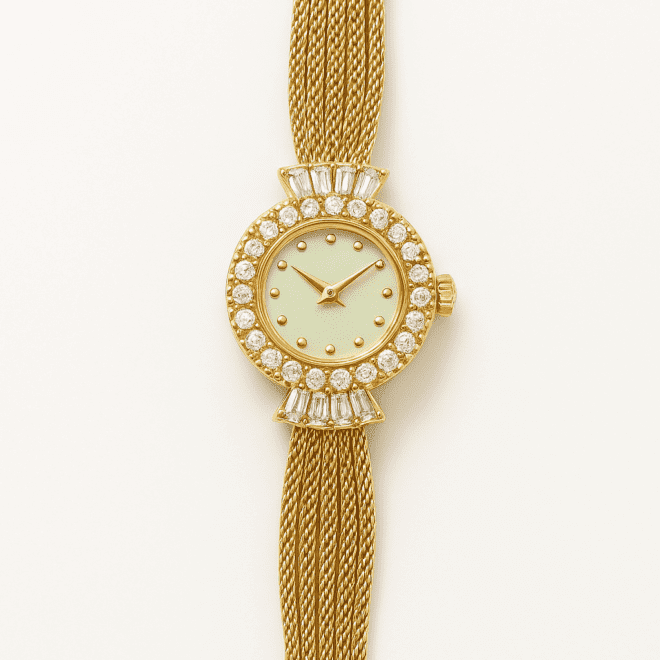 Vintage gold women’s watch with pale pistachio-white dial – ساعة نسائية مطلية بذهب 18 عيار بواجهة بيضاء مائلة للأخضر الفاتح جداً – винтажные женские часы с очень светлым фисташковым циферблатом – zircon bezel and 18K gold-plated multi-mesh strap