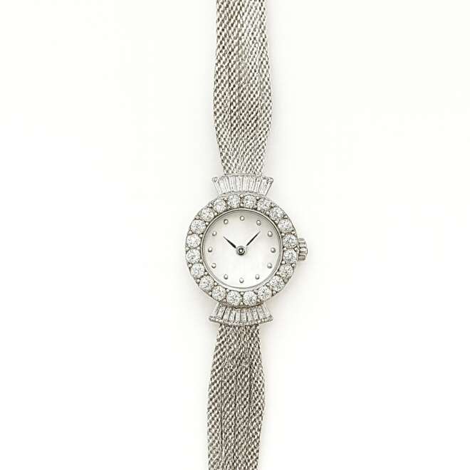 Vintage silver women’s watch with white dial – ساعة نسائية فضية بواجهة بيضاء – винтажные женские часы с белым циферблатом – zircon bezel and stainless-steel mesh strap