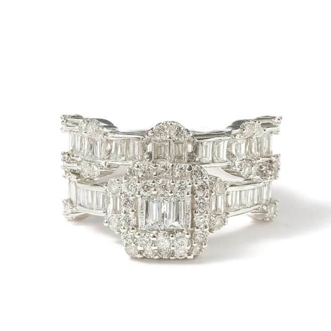 Diamond twins ring with baguette and round cuts – خاتم ألماس مزدوج بتصميم باغيت وروند – двойное кольцо с бриллиантами огранки багет и раунд