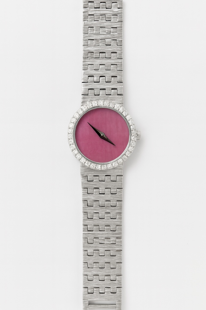 Vintage Gold P Women Watch Code128 1 Luxury vintage women’s silver quartz watch with pink dial and zirconia stones – Dubai