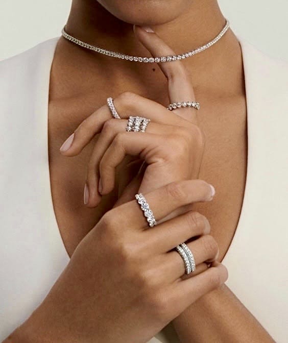 Home 1 1 Niloofar Jewellery tennis necklace and bracelet made with 18k gold and natural certified diamonds, customizable and personalized, worldwide shipping from Dubai